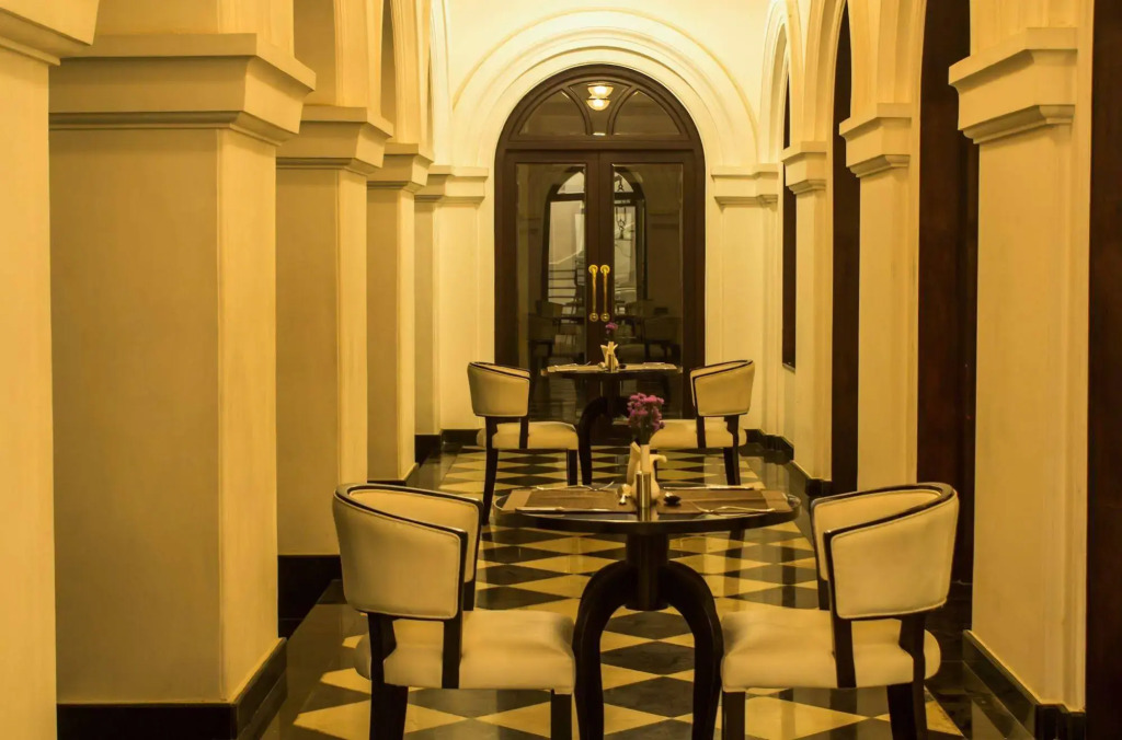The Old Court House By Abad