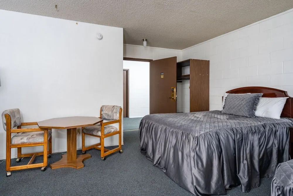 M&M Motel