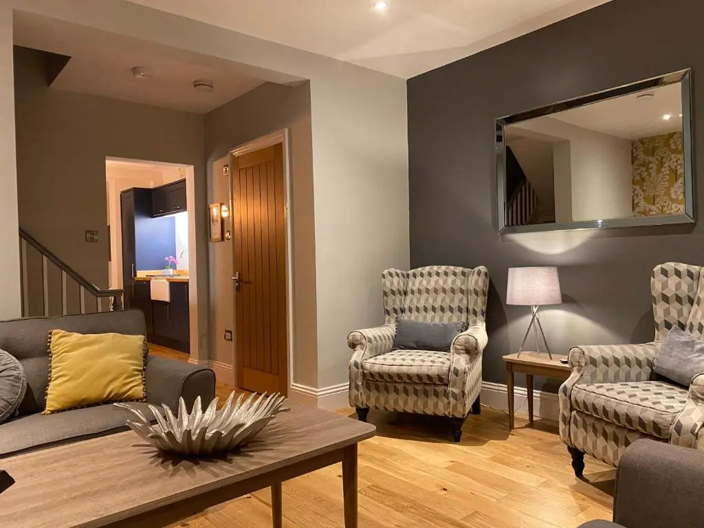WESTREACH Filey - a 4 Bedroom, all en-suite sleep 8 Townhouse