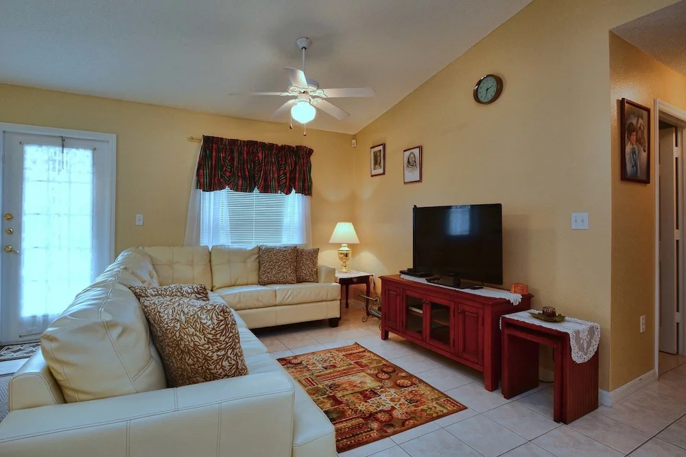 Greater Groves 3 Bedroom House w Pool - 5205GG