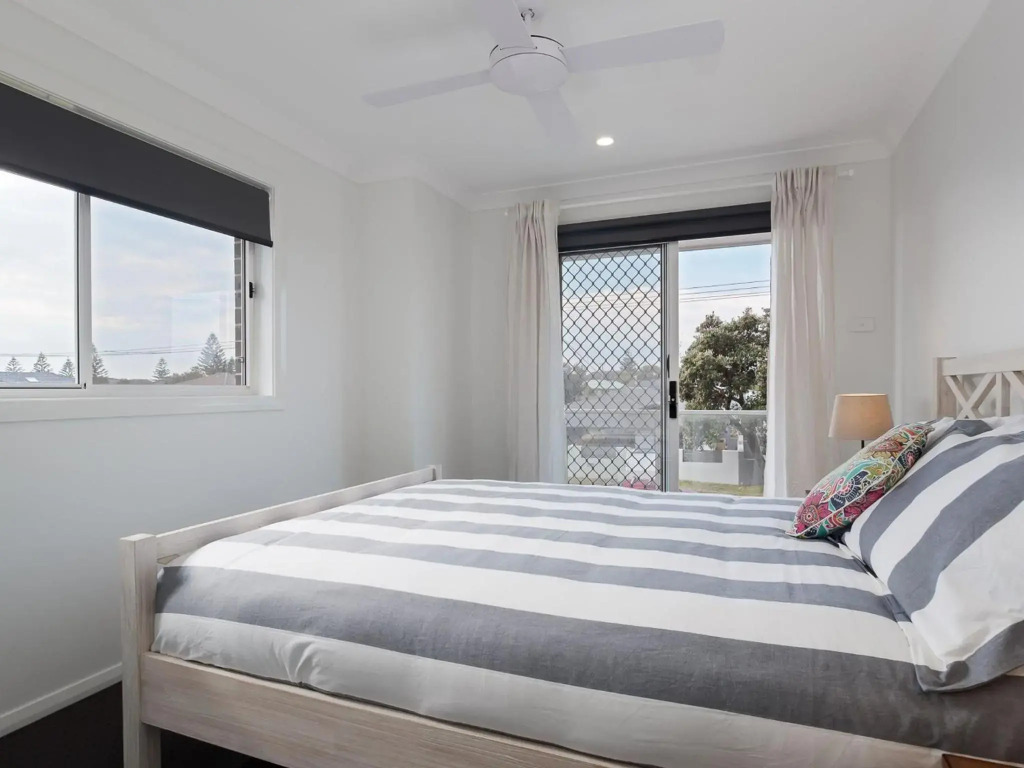 Birubi Breezes 2 Large Duplex with Air Conditioning WI FI and only 5 minute walk to the beach