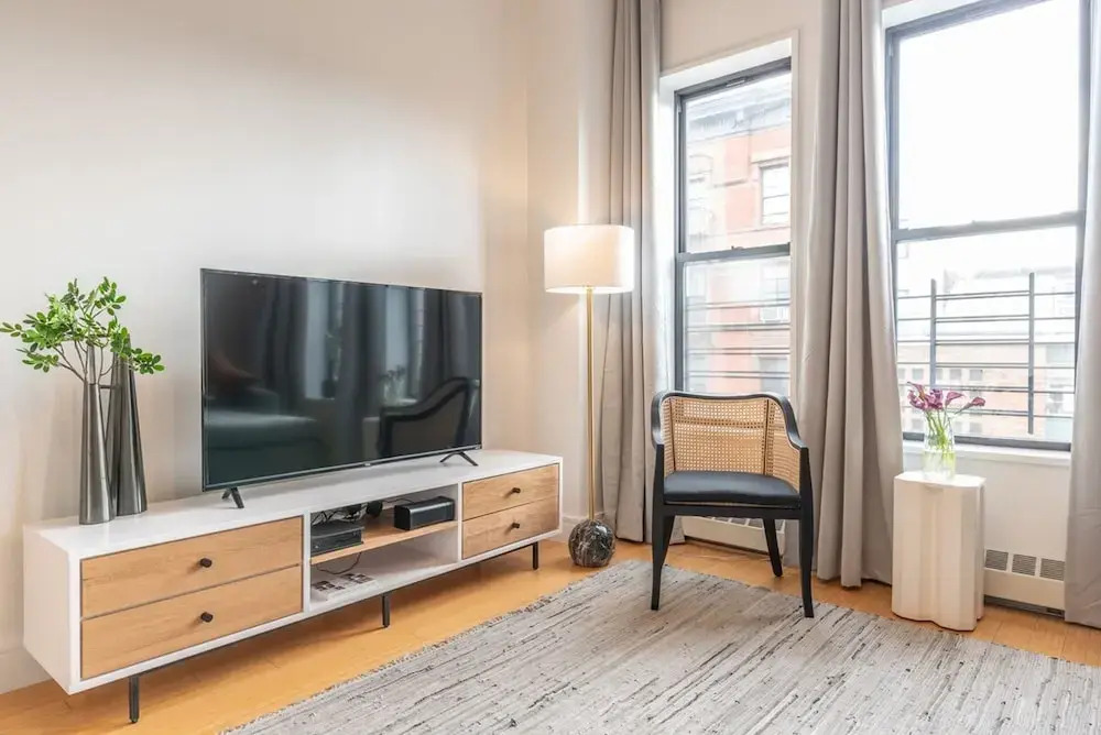 Cypress Court III by Rove Travel 1BR Harlem Apt