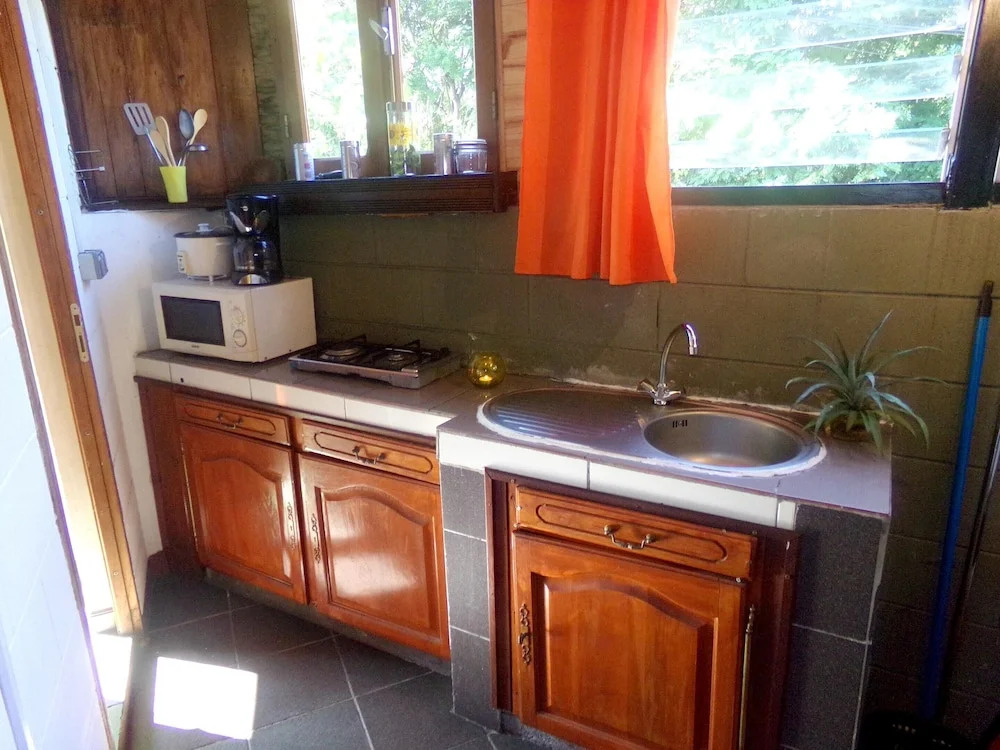 Bungalow With one Bedroom in Etang-salé les Hauts, With Furnished Terr