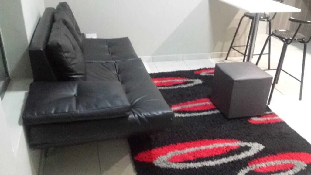 Lovely Rosebank 1-bedroom condo with pool & cinema