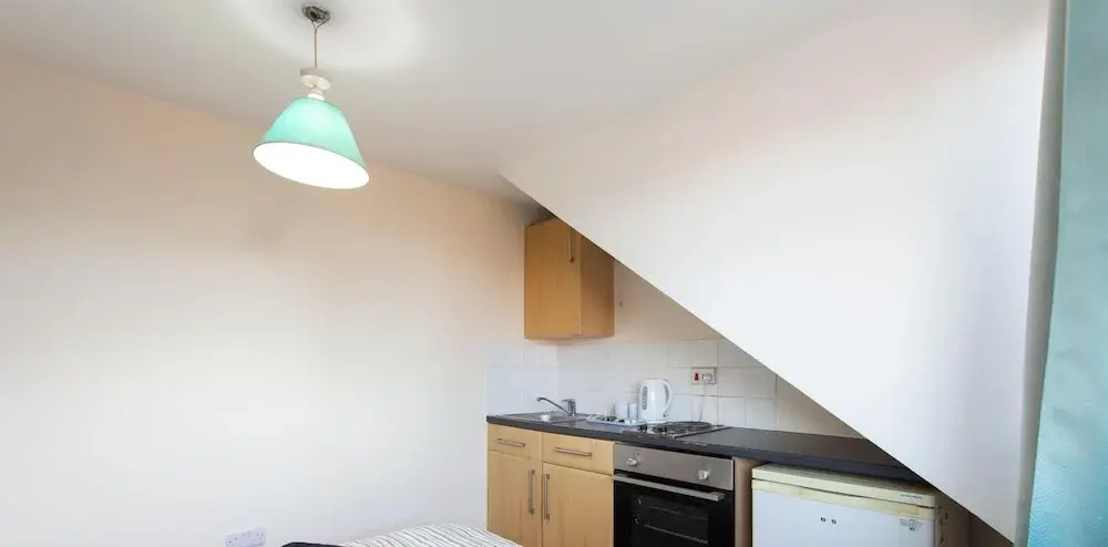 Pebbles Guest House - Flat 6