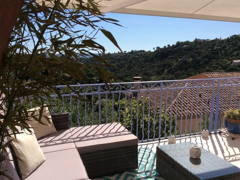 Exquisite Holiday Home in Roquebrune-sur-argens With Pool