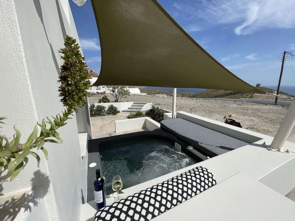VILLA DI CAPO - Santorini Old Winery Luxury Villas