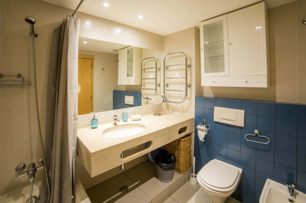 B06 - Top-Floor Marina Club 2 Bed Apartment