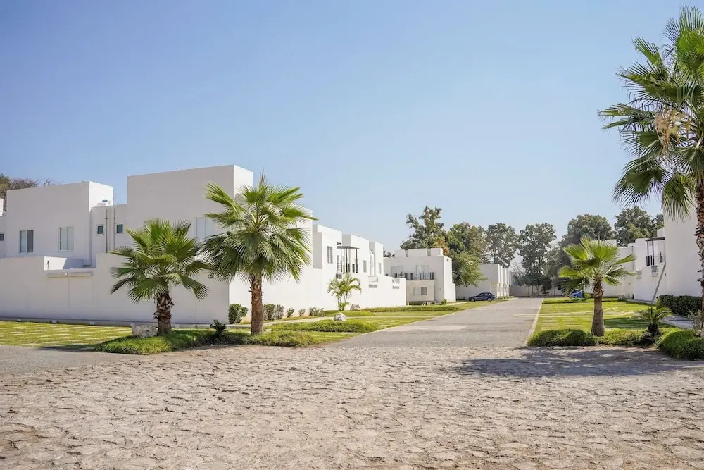 Modern House in Yautepec l Pool & Garden