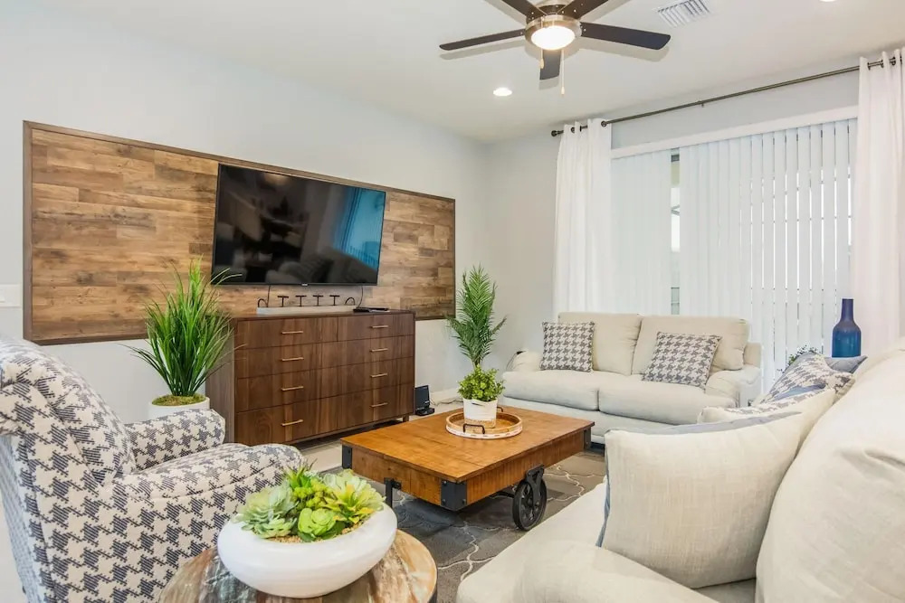 Lily Garden: Private Pool, BBQ Grill, 24/7 Support
