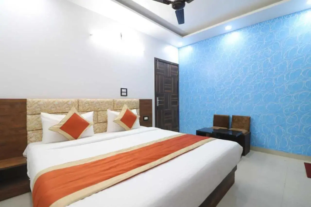 OYO 70042 B Singh Stay Mahipalpur