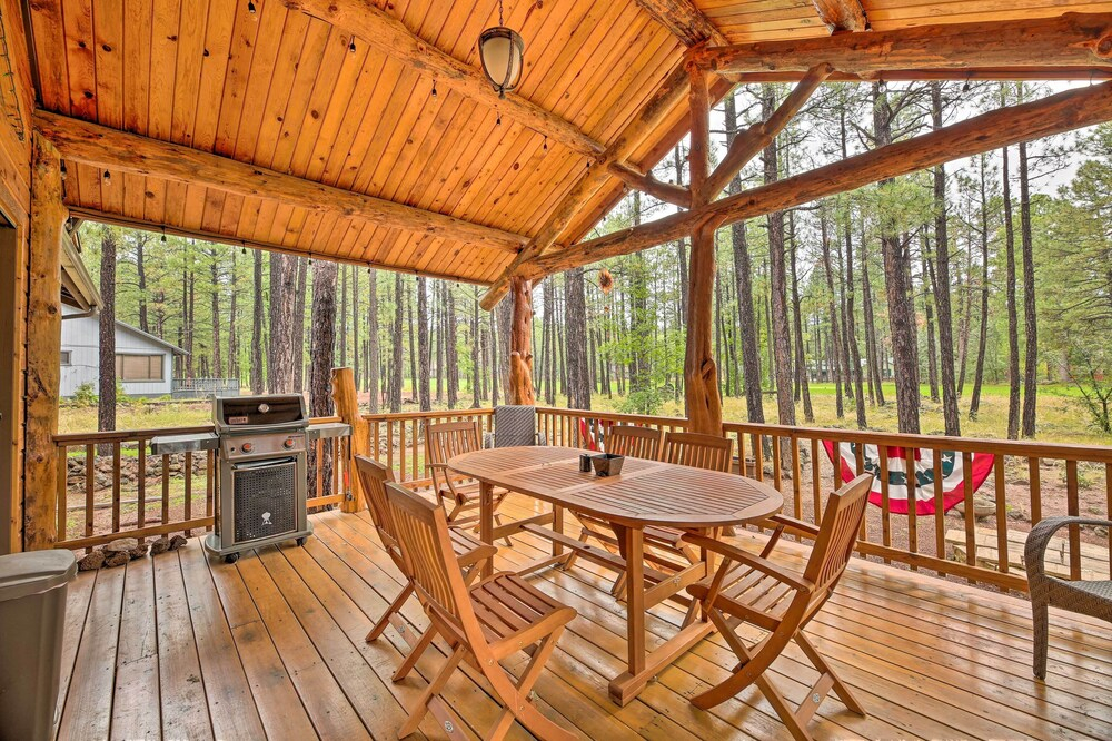 Wooded Yard, Gas Grill: Lush Pinetop Retreat