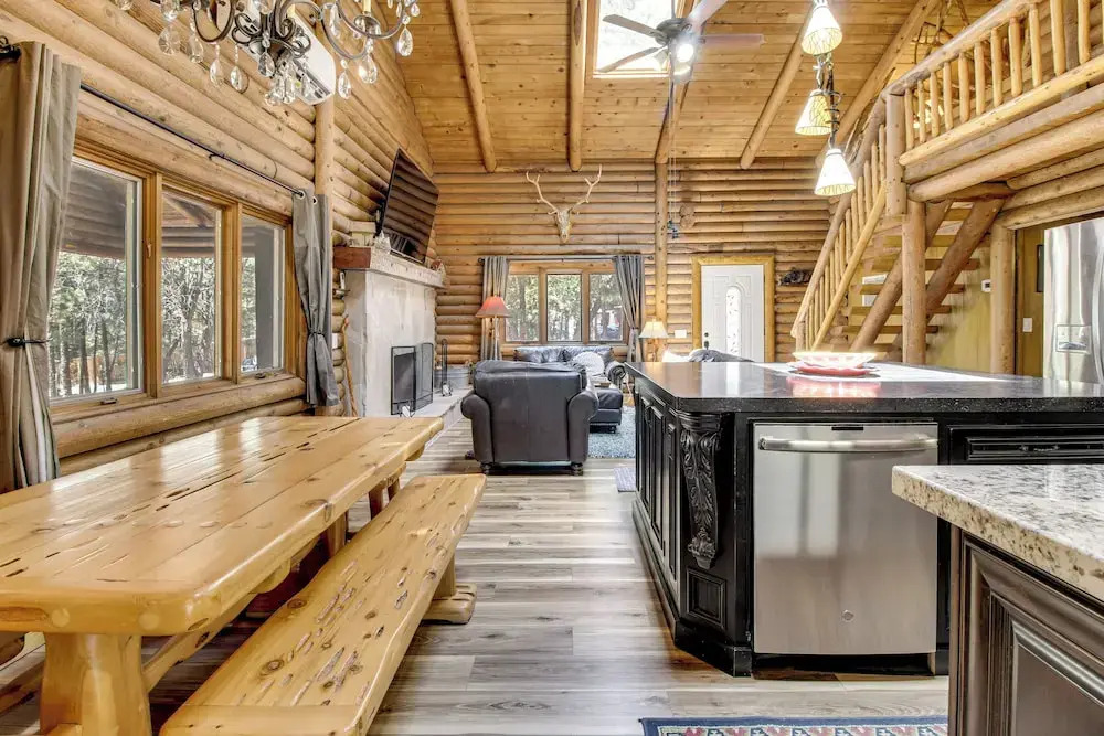 Cozy Log Cabin on 1/2 Acre in Lakeside!