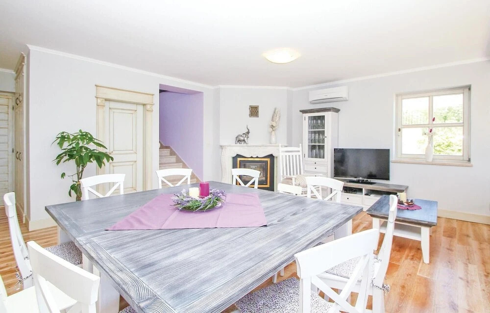 Nice Home In Malinska