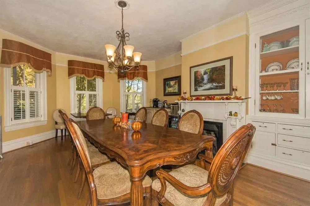 Oak Hill On Love Lane Bed and Breakfast Inn