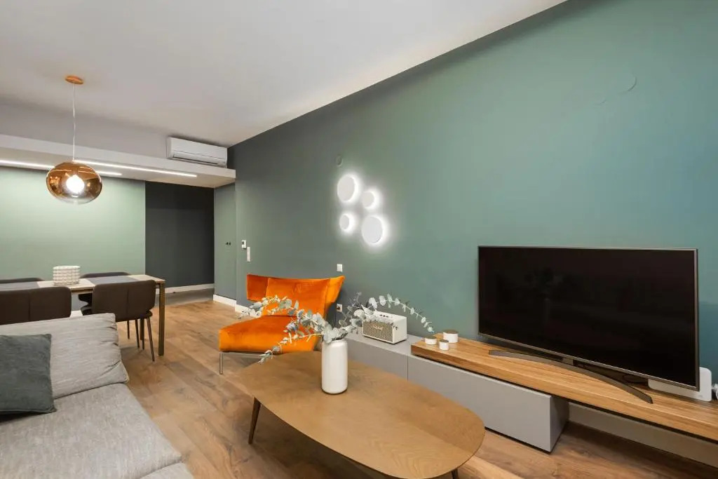 Urban chic 2bdrm aptmt close to the city centre