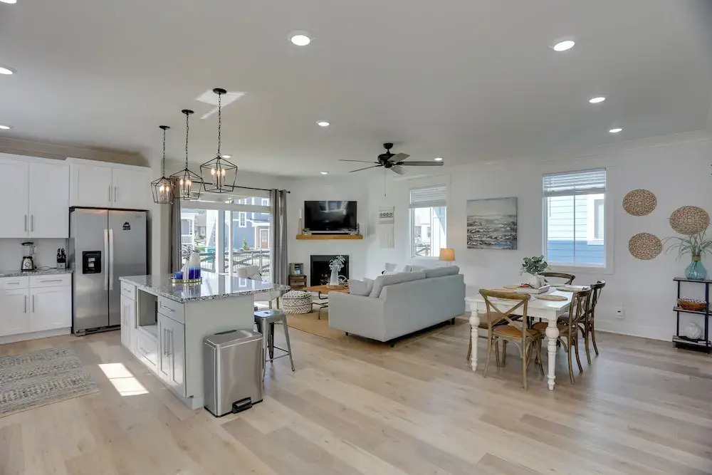 Modern Luxury Retreat: Walk to Tims Ford Lake!