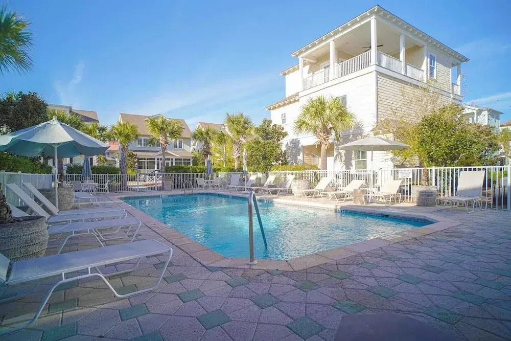 Sandy Smiles by Avantstay Seagrove Walk to Beach + Pool