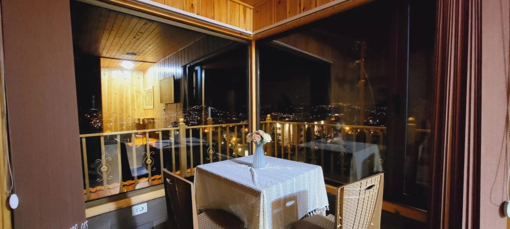 atoom lodge