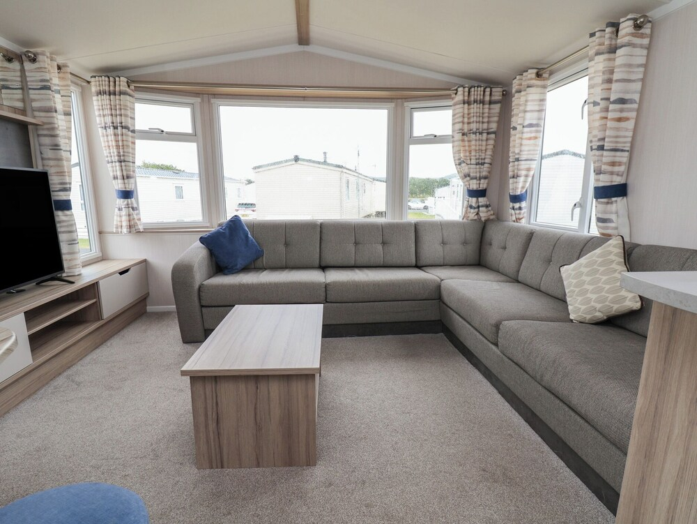 Caravan B8