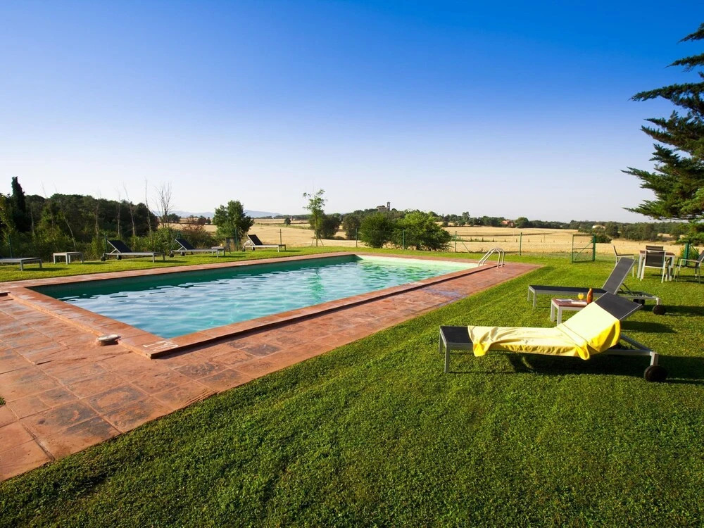 Comfortable Holiday Home in Catalonia with Swimming Pool
