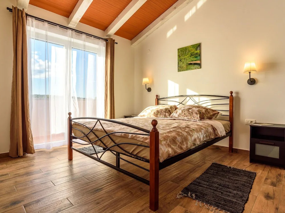 Cozy Holiday Home in Šorici With Pool