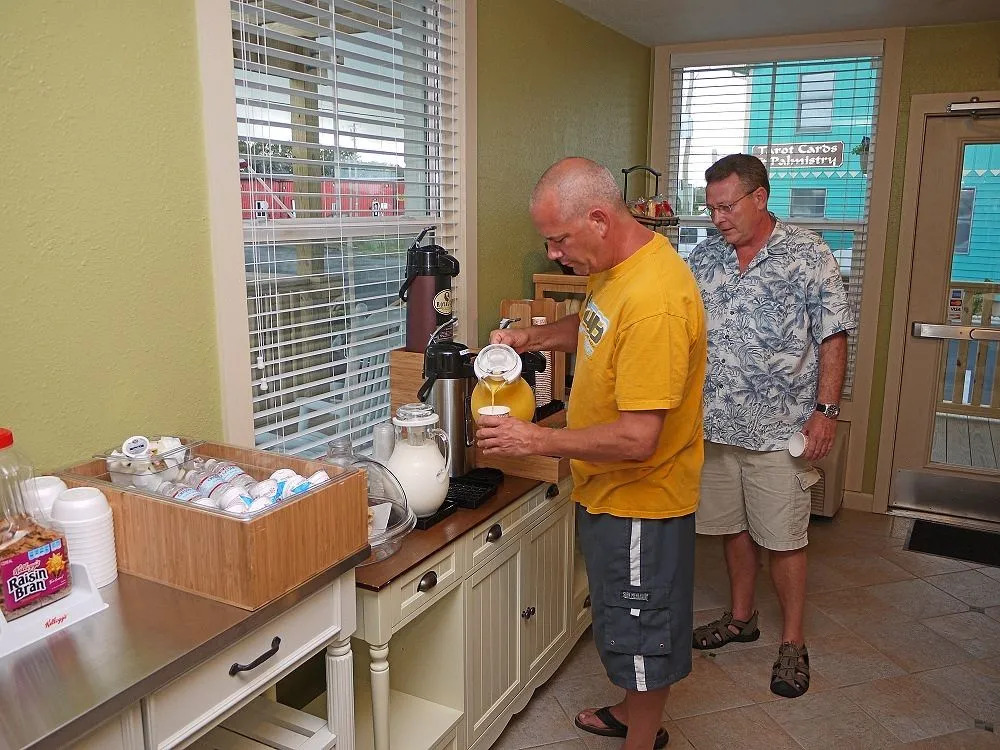 NEW 2026-Ocean Sands Beach Boutique Inn-24Hr Sauna and Salt-Mineral Pool-Free Beach Bikes and Famous Beach-Fresh Baked Cookies-Popcorn-In Room Bathrobes-Sunscreen-65 Inch TVsNetflix-Bedside Candy-Free Laundry- 4 Grand Black Beds-Call & Save-1-252-AHA-SAND