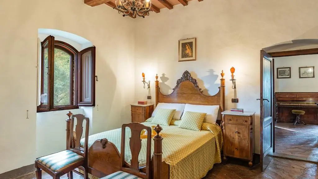 TORRE DI PACIANO 10&2, Emma Villas