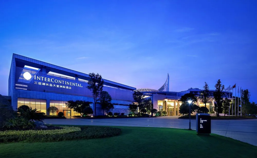 Intercontinental Sancha Lake