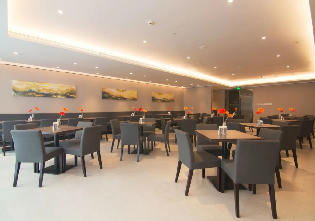Motel (Shanghai Lujiazui Yushan Road Yuanshen Sports Center)