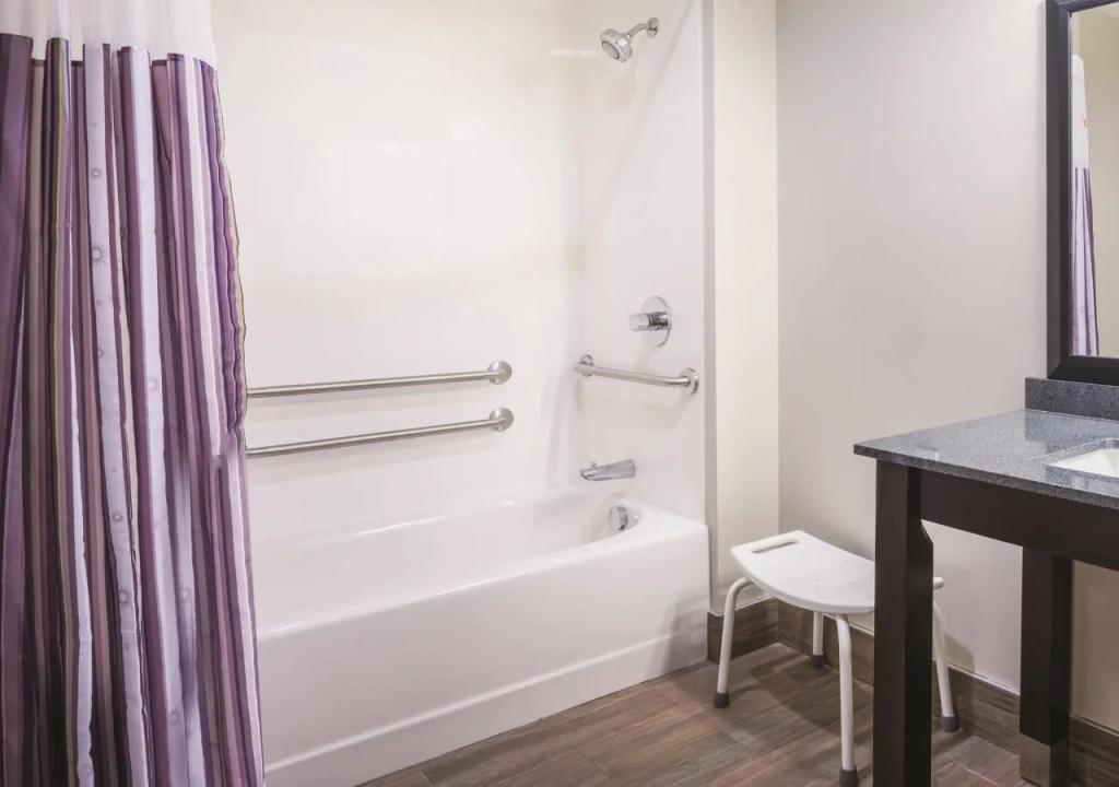 La Quinta Inn & Suites by Wyndham Clifton Park Saratoga Area 1749 Route 9