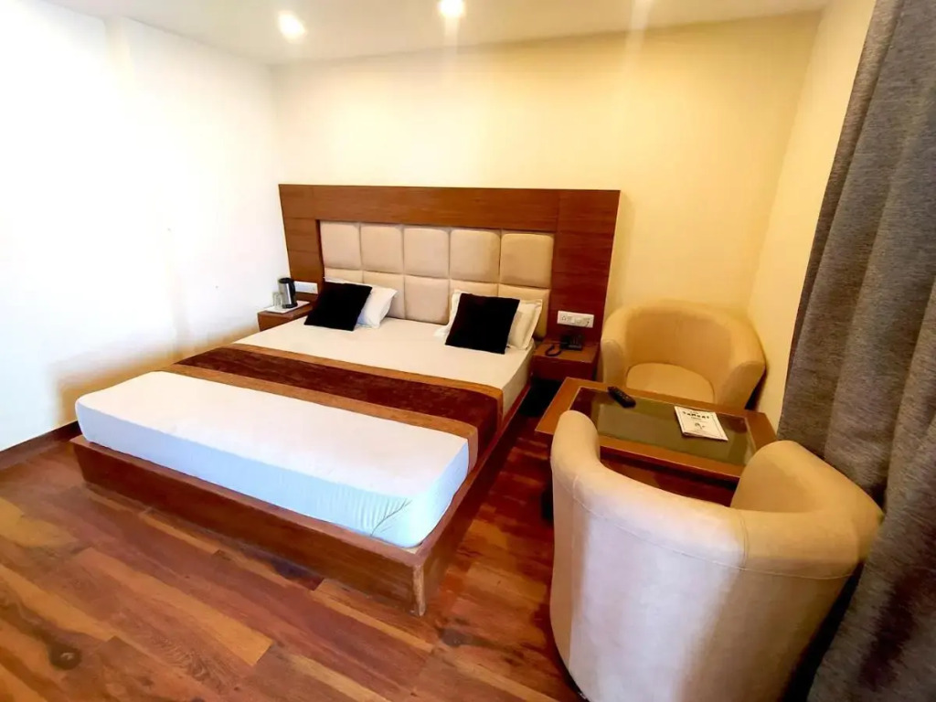 Hotel Samrat - On Mall Road