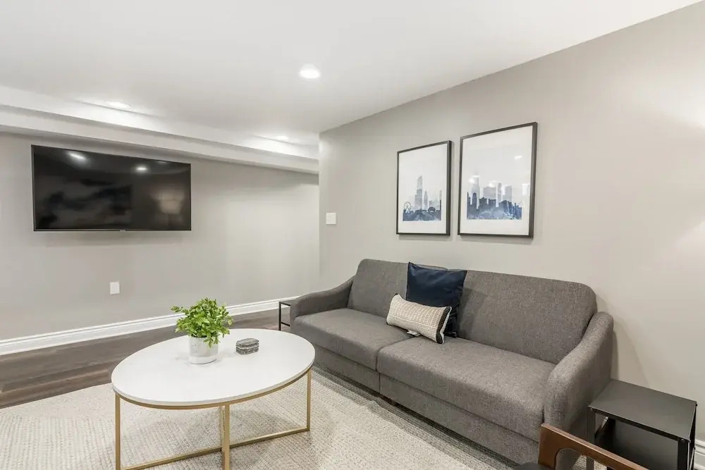 Perfect Lincoln Park Retreat Walk to DePaul by AllSet Turnover