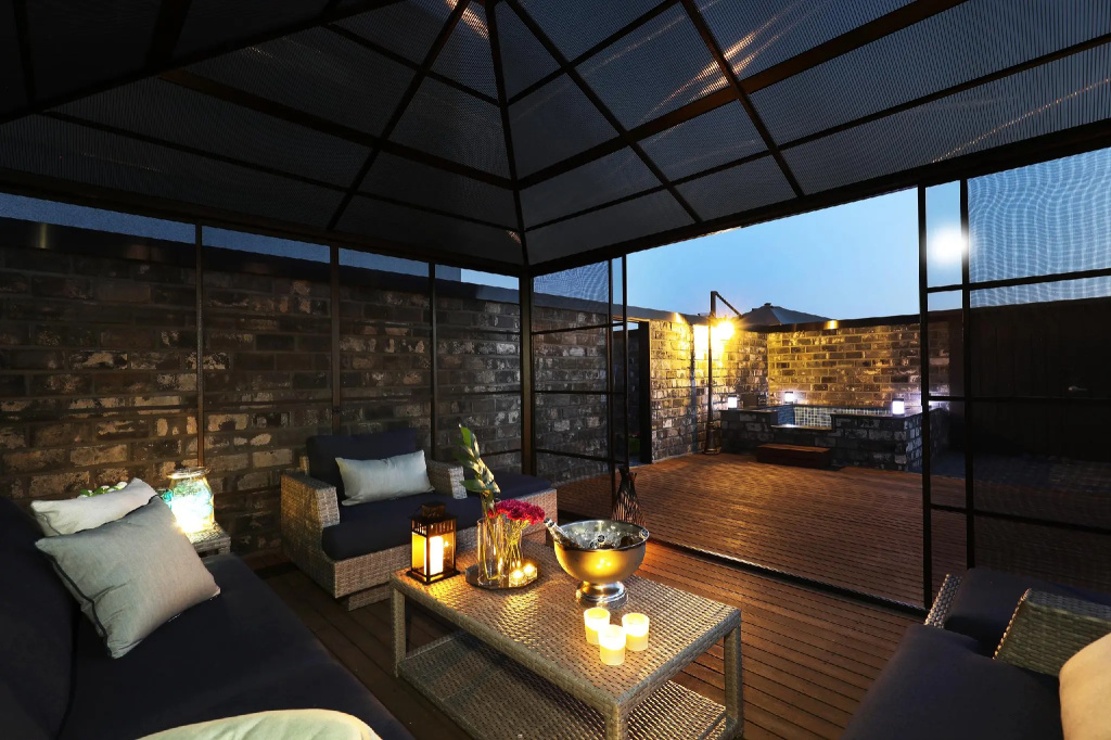 HOTEL498