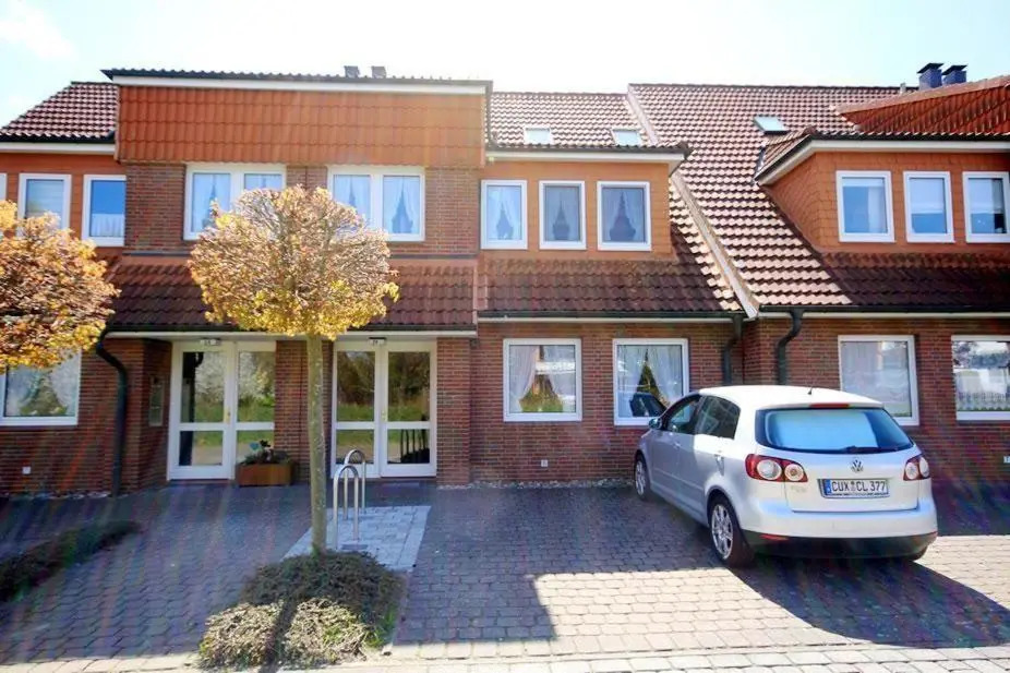 Ferienwohnung-10-mit-Balkon-Garten-Landhaus-Hubertus-Duhnen