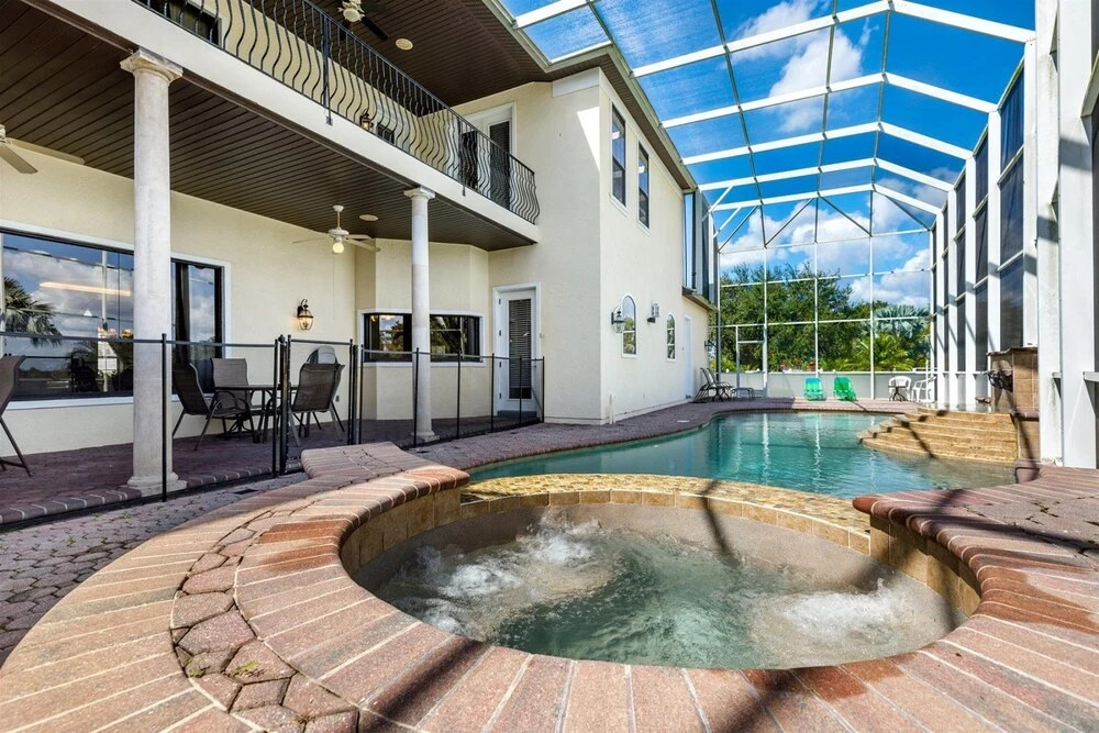 Stunning Large 7 bed Home With Private Pool, Spa, Balcony, Cinema Room, Fitness Suite and Able to see the Disney Fireworks - 467