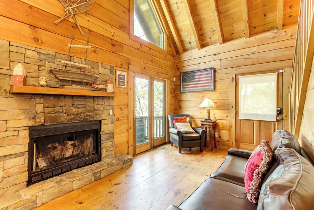 Pet-friendly Ellijay Vacation Rental w/ Hot Tub!