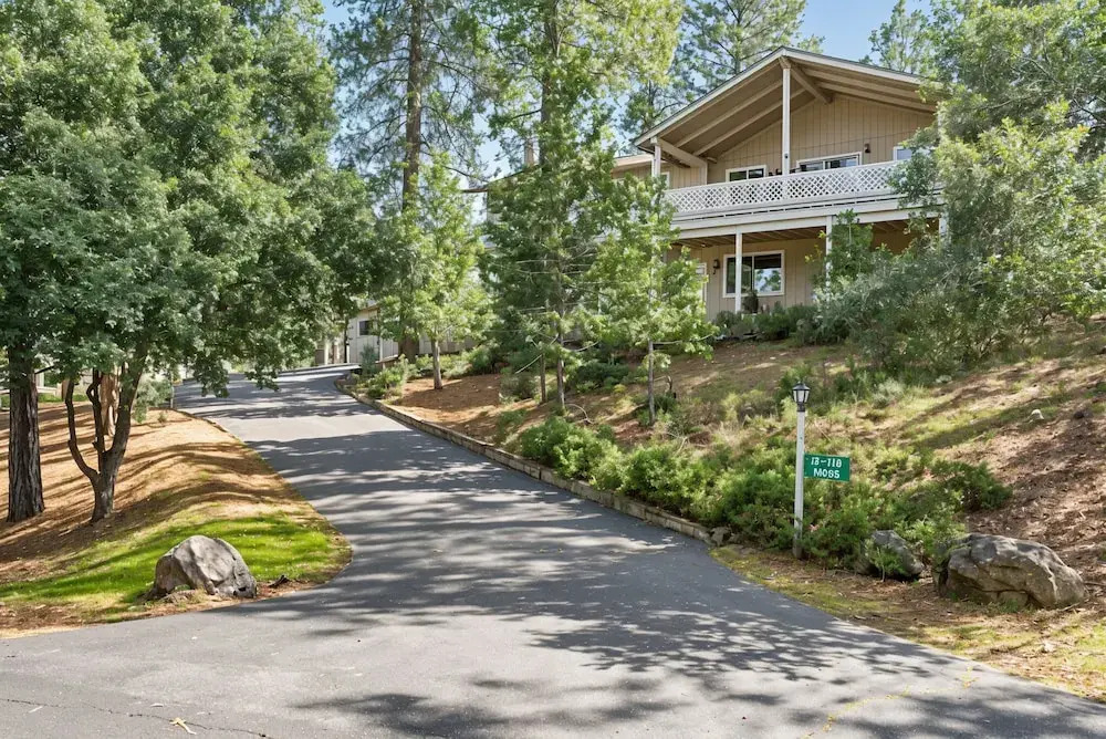 Tranquil Retreat - Home With Spacious Deck & Grill 4 Bedroom Home