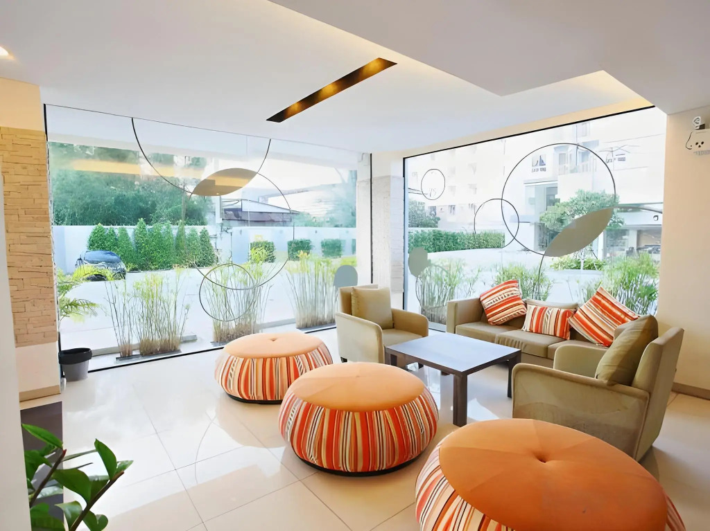 Leenova Hotel