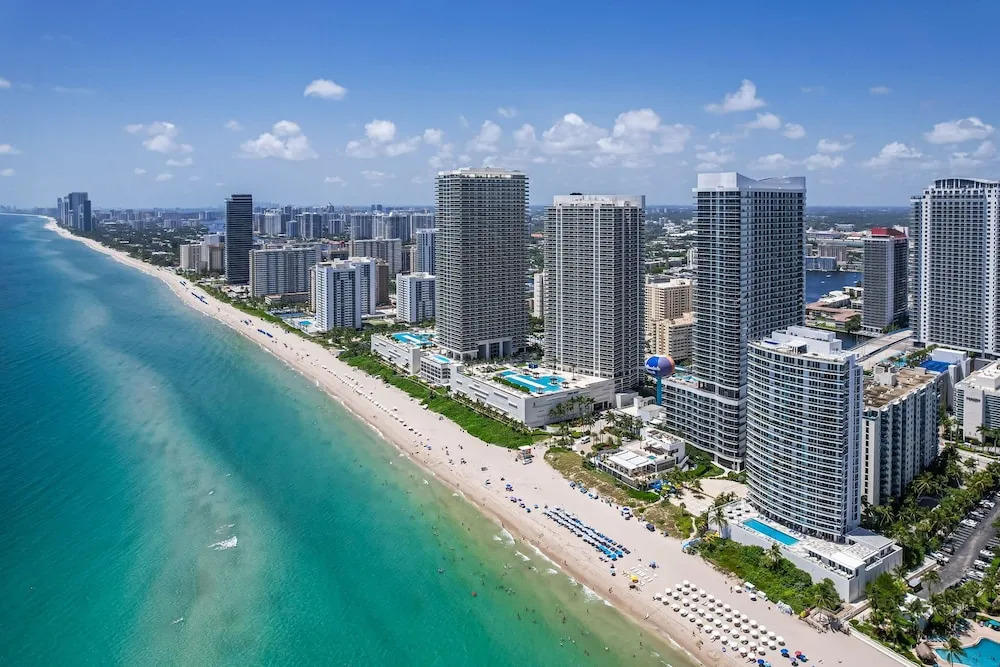 Sunny Balcony - Beautiful Stay for 2 With Ocean Views & Resort Amenities