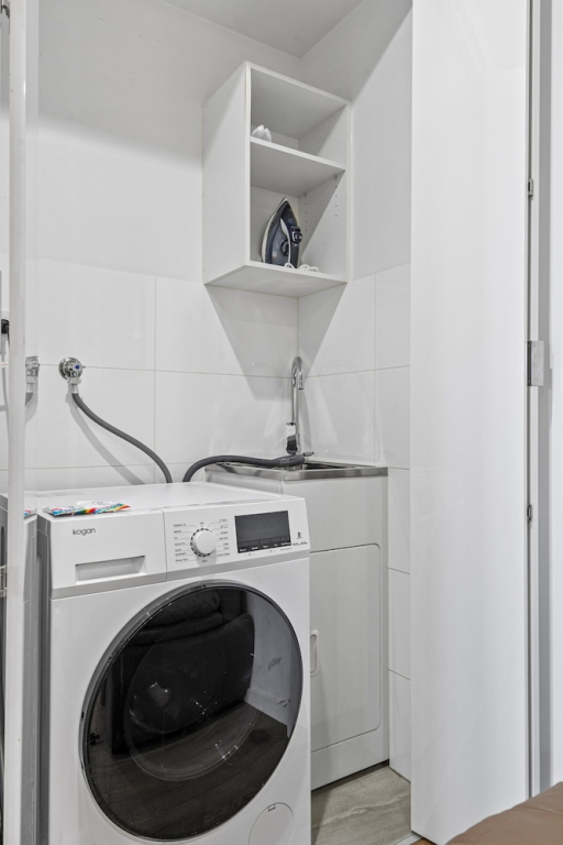 Spacious 2-bed Apartment in Hughesdale