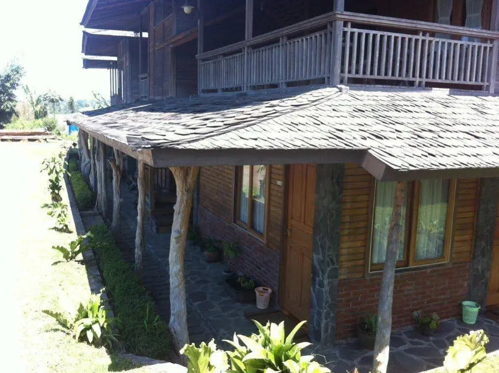 Villa Rumah Kayu (Java Joglo)