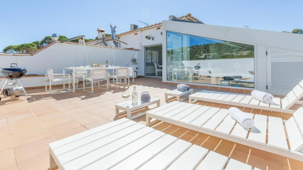 Gala in Llafranc with 4 bedrooms and 2 bathrooms