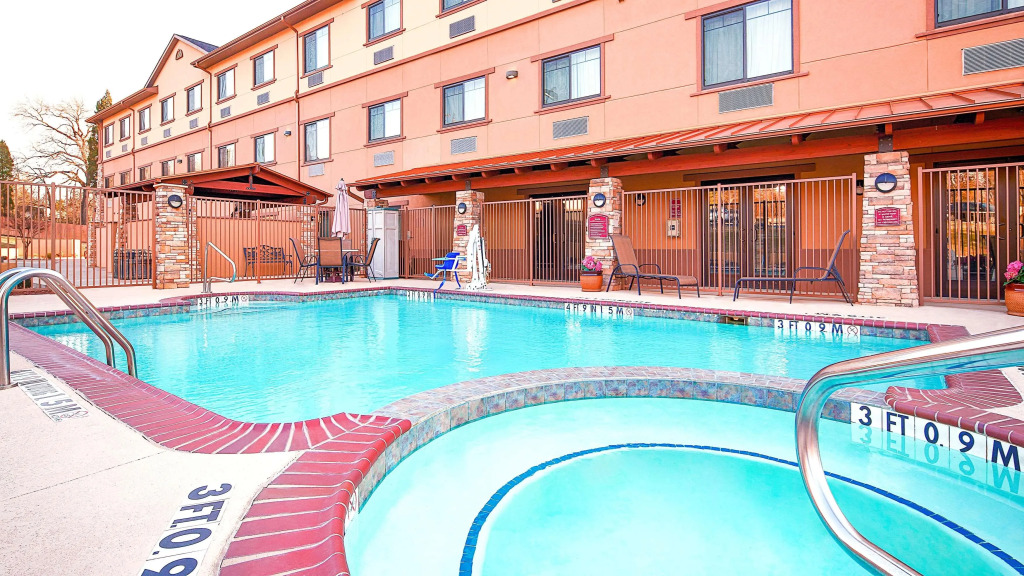 Best Western Plus Royal Mountain Inn & Suites