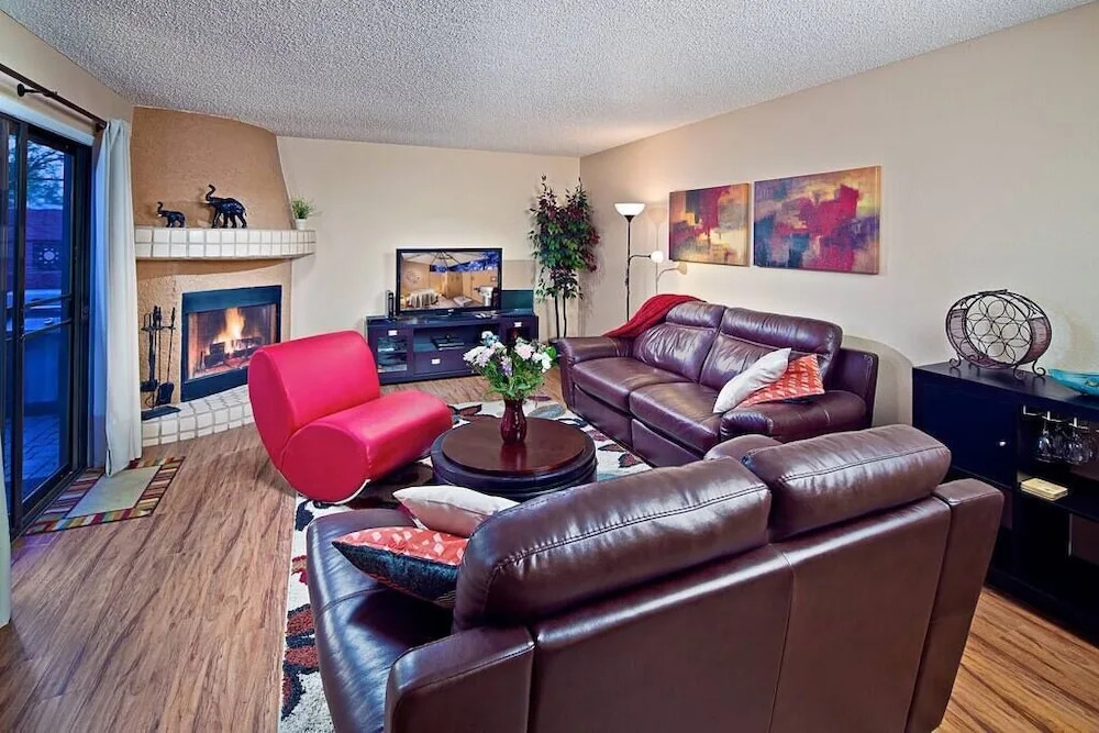 Tempe Escape · Prime Location, Sparkling Pool, Bbq, Tennis Court