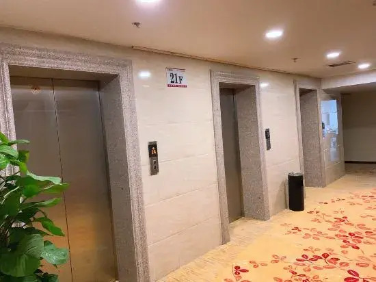 1961 Jishi Smart Hotel (Shijiazhuang New Railway Station)