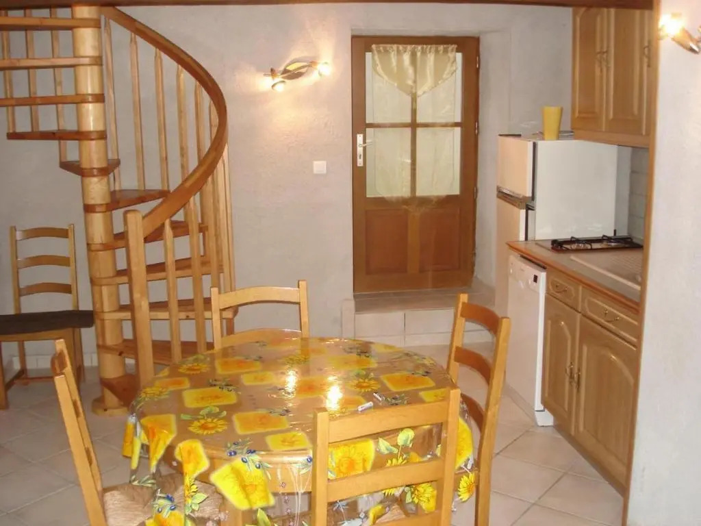 Gîte Saint-Pourçain-sur-Sioule, 2 pièces, 2 personnes - FR-1-489-30
