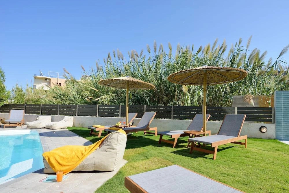 Stylish S&k 'k' Villa 200m From The Beach