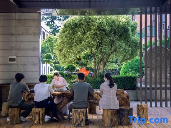 Yiyang Lefu Hot Spring Holiday Hotel