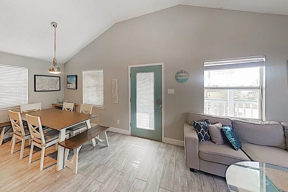 Just Blue Inn - 3 Br home by RedAwning